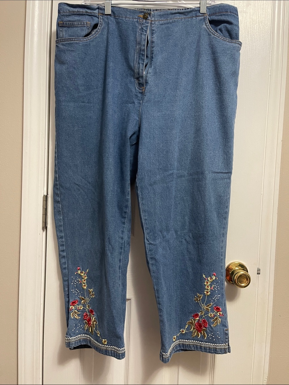 Denim&Co Blue Straight-Leg Jeans with Floral Embroidery